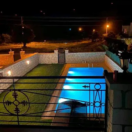 호텔 Alacati Da 3+1 Havuzlu Çeşme